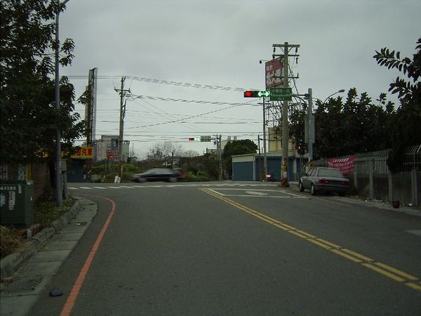 鐵道路中華路口，也是鐵道路的起點