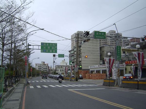 鐵道路湳雅街口