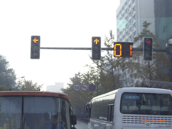 南京市-大陸紅綠燈都會配倒數顯示