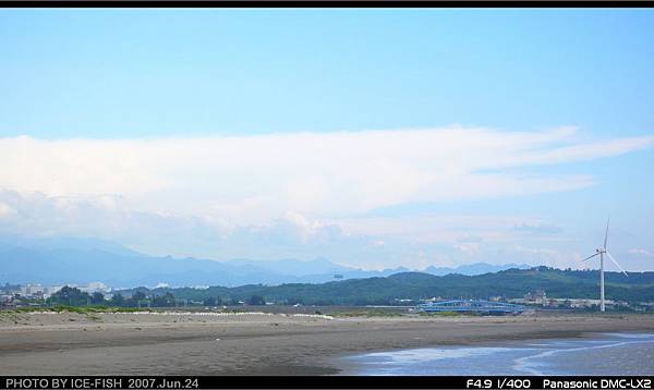 海、沙灘、遠山