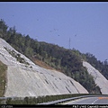 邊坡被灌大量混凝土，類似中山高早期的設計