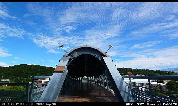 美山人行天橋