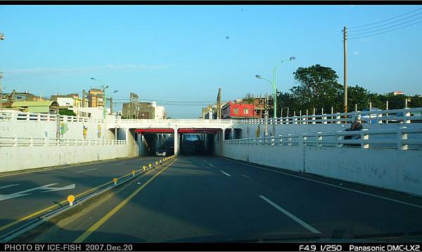 自強路地下道，穿越鐵路後再接回東平路