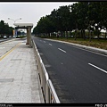 世賢路畫2線給月台及專用道後，仍能維持2線快車道