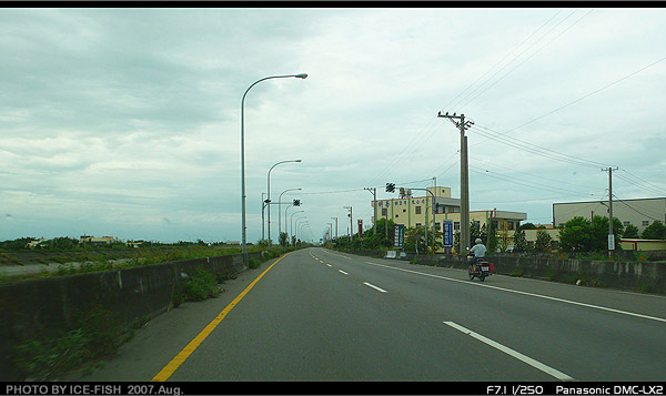 員林大排平面道路非快速道路，可供任何車輛行駛（東行）