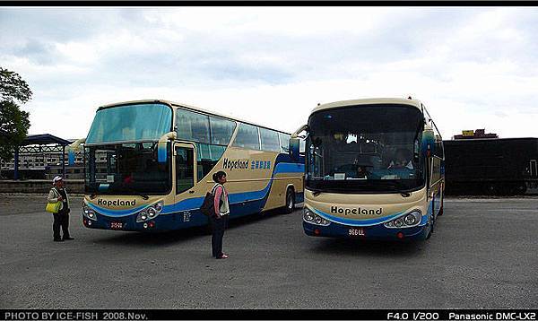 搭上遊覽車，前往花蓮鐵道文化館