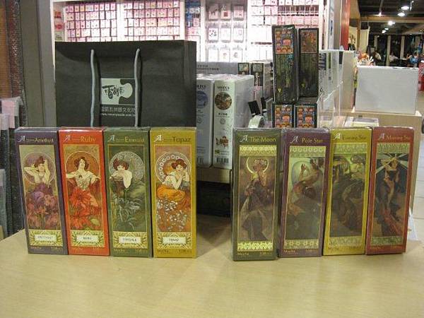 2011.07.03 108 pcs Mucha Series (1).jpg