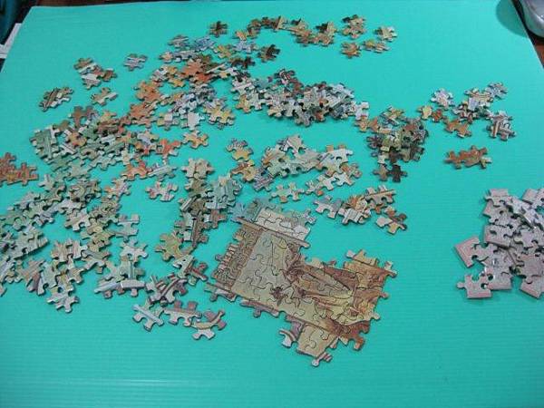 2011.07.11 1000 pcs Mucha Gallery_vertical (8).jpg