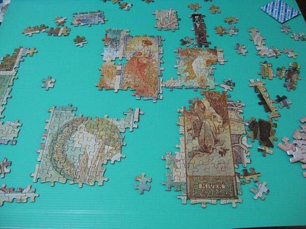 2011.07.11 1000 pcs Mucha Gallery_vertical (12).jpg