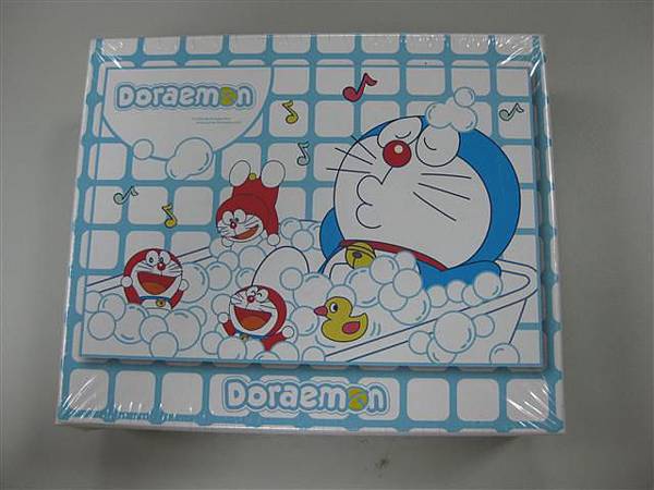 2011.08.26 300 pcs Doraemon in bath (1).JPG