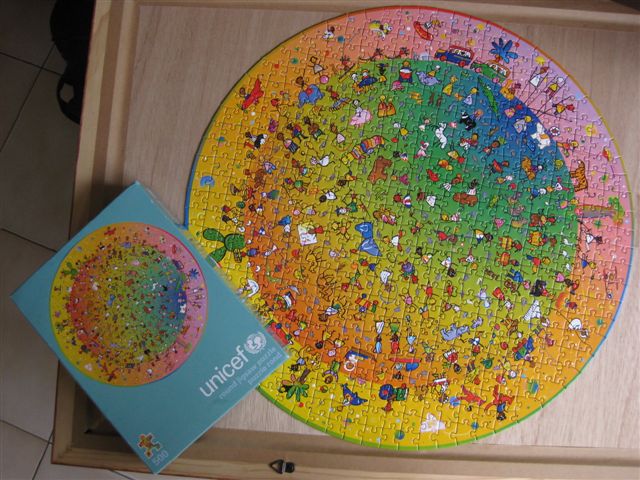 2012.09.29 500P UNICEF round puzzle (19).JPG