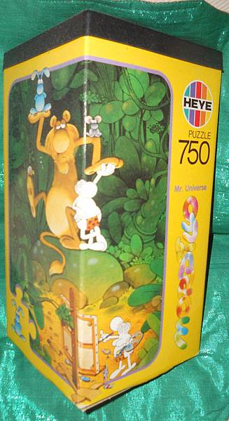 MR. UNIVERSE 750 Piece Puzzle #8520