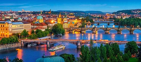 Castorland B-060061 - Prague at night - 600 pieces.jpg