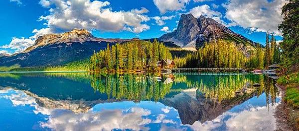 Castorland B-060092 - Emerald Lake, Canada - 600 p.jpg
