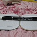 2008.11.02 英國教育展_Soton's gift for alumni.JPG