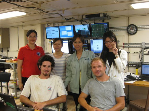 2009.08.20 1950 girls with ResTech.JPG