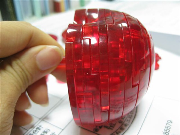2010.09.14 44片水晶立體拼圖：紅蘋果 (9).JPG