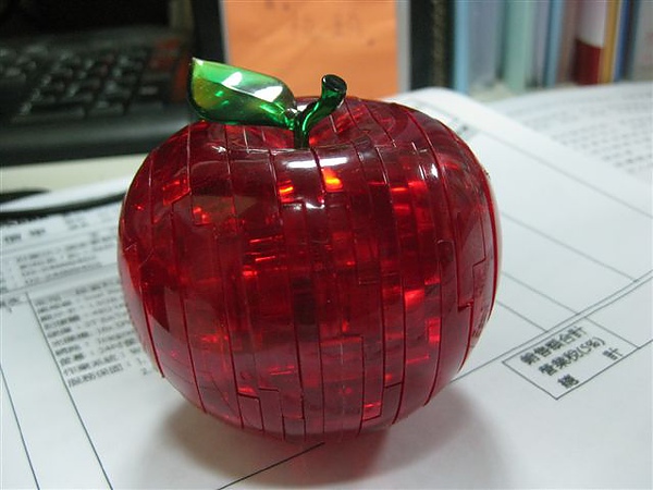 2010.09.14 44片水晶立體拼圖：紅蘋果 (29).JPG