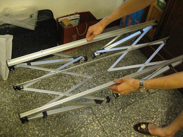 2011.06.01 折疊拼圖桌 (3).jpg