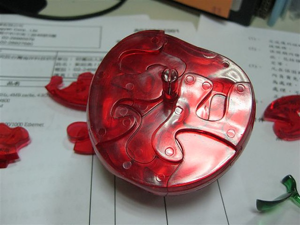 2010.09.14 44片水晶立體拼圖：紅蘋果 (15).JPG