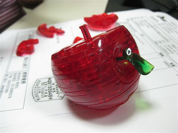 2010.09.14 44片水晶立體拼圖：紅蘋果 (18).JPG