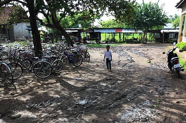 安坤地小學雨後的校園