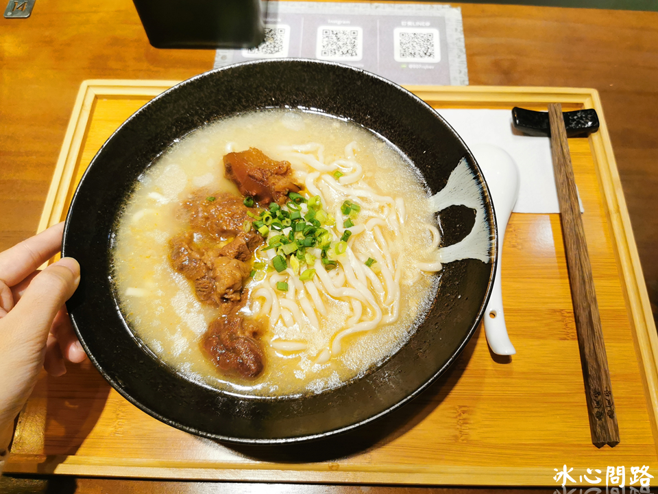 花蓮新開店【為食哞】文青麵館.宵夜.午晚餐.炸物.滷味｜濃雞白湯牛肉麵、紅燒蔬果牛肉麵 (22).PNG