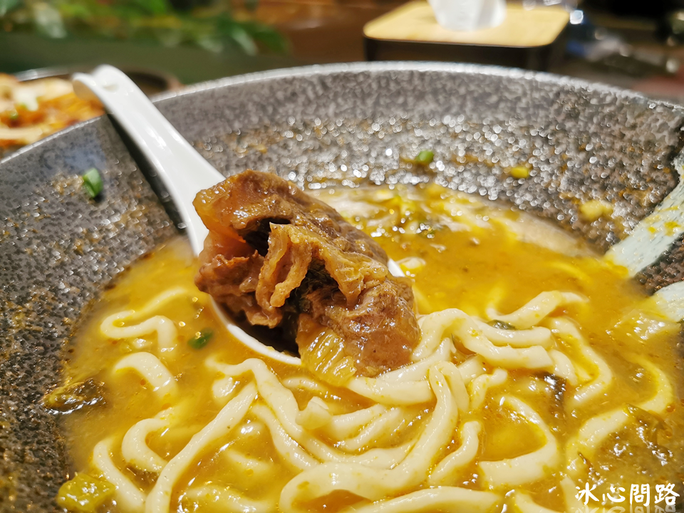 花蓮新開店【為食哞】文青麵館.宵夜.午晚餐.炸物.滷味｜濃雞白湯牛肉麵、紅燒蔬果牛肉麵 (28).PNG