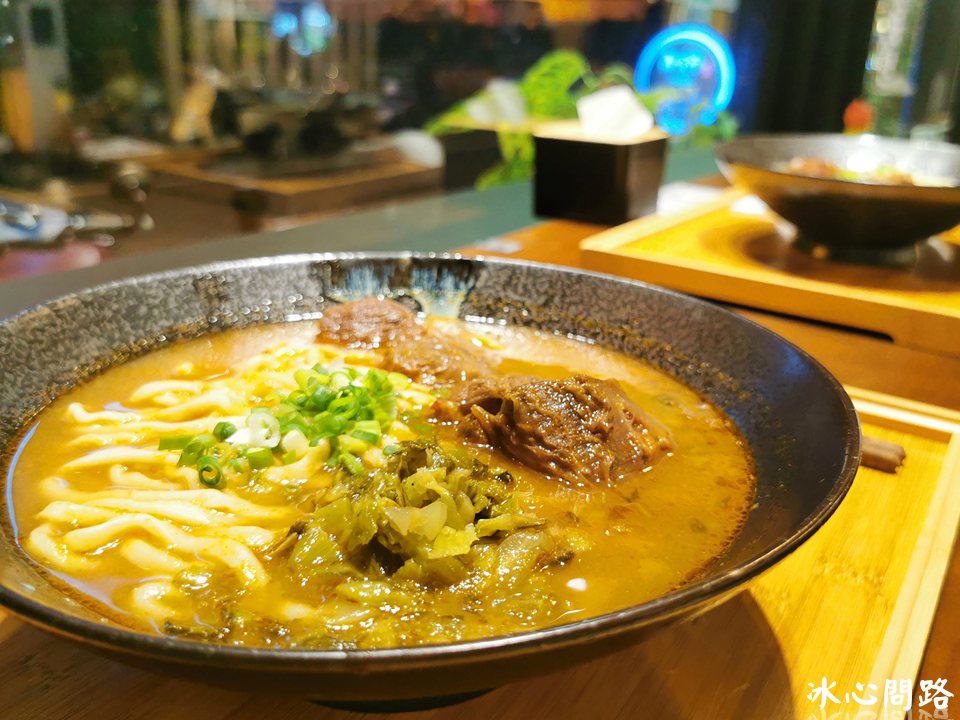 花蓮新開店【為食哞】文青麵館.宵夜.午晚餐.炸物.滷味｜濃雞白湯牛肉麵、紅燒蔬果牛肉麵 (26).PNG