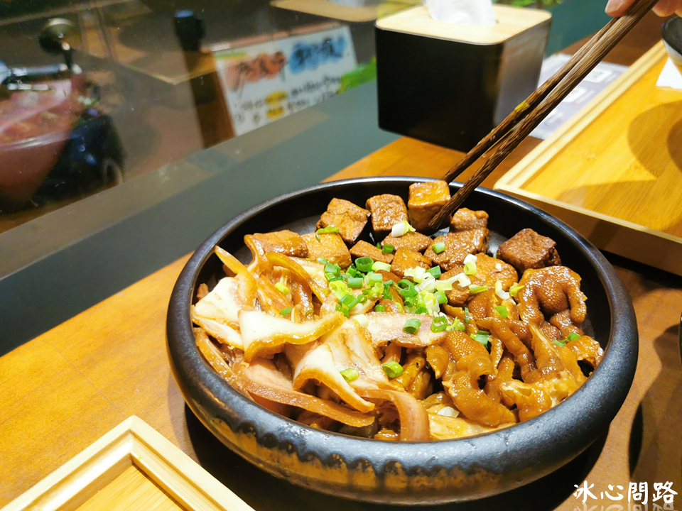 花蓮新開店【為食哞】文青麵館.宵夜.午晚餐.炸物.滷味｜濃雞白湯牛肉麵、紅燒蔬果牛肉麵 (33).PNG