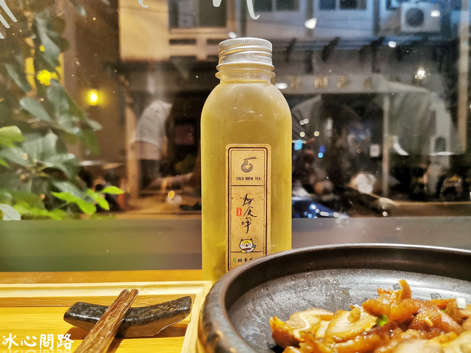 花蓮新開店【為食哞】文青麵館.宵夜.午晚餐.炸物.滷味｜濃雞白湯牛肉麵、紅燒蔬果牛肉麵 (36).PNG