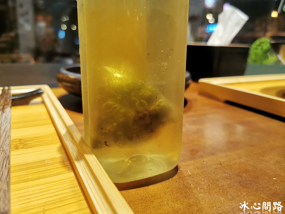 花蓮新開店【為食哞】文青麵館.宵夜.午晚餐.炸物.滷味｜濃雞白湯牛肉麵、紅燒蔬果牛肉麵 (38).PNG