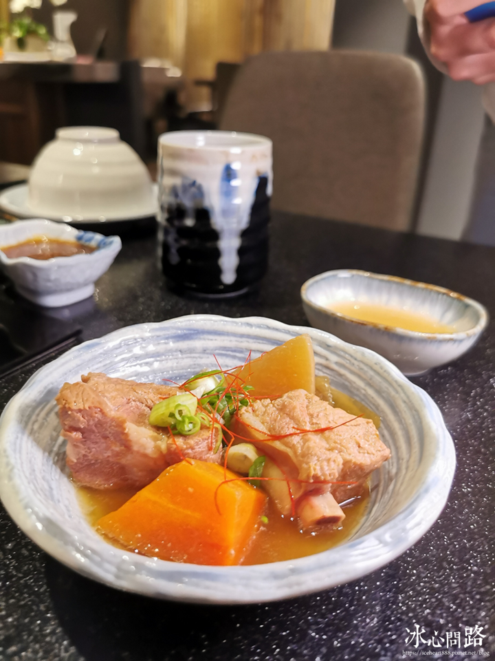 台北東區頂級鍋物【竹苑Shabu】有專人幫忙烹煮，餐後還有松露雜炊｜金箔和牛握壽司、澎派海鮮 (7).PNG