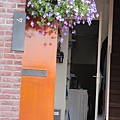 1976795528.jpg