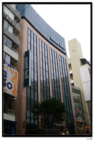 014　MONTBELL新宿店~買了一些登山用品，比台灣便宜.jpg