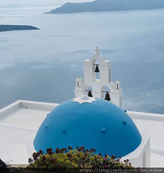 《希臘之旅》 #找尋明信片的藍頂教堂 #穿梭在藍白巷弄之間 