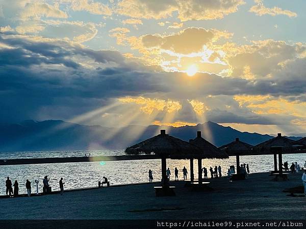 《2025北疆大環線17日自由行》# 賽里木湖初見面 #雲隙