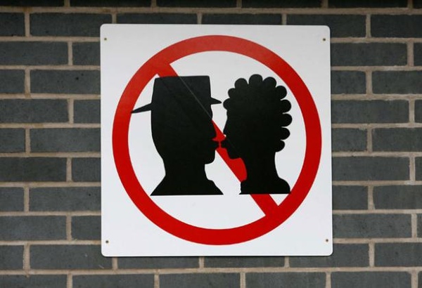 no kissing