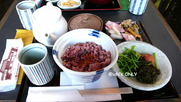 八穀ご飯　焙じ茶