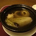 081911-25烏龍茶魚翅的湯品很讚.JPG