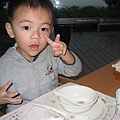 061310-41喜歡兒童餐具的宣.JPG