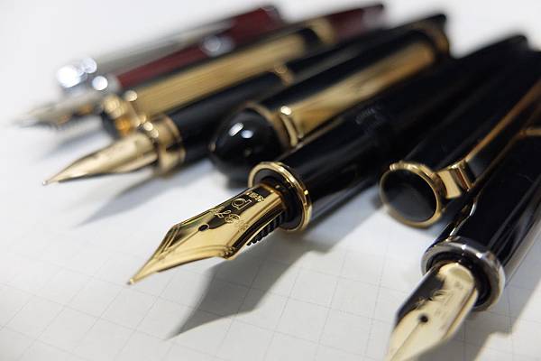 工作用的鋼筆們