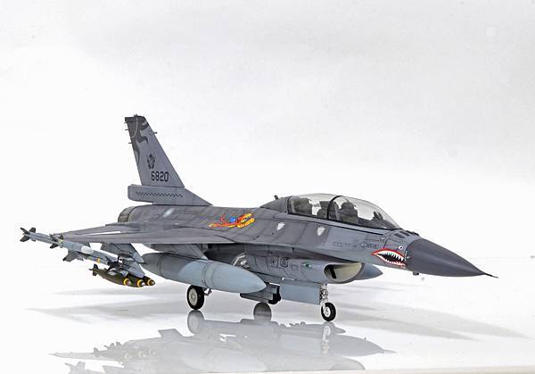 F-16B_Flying-Tiger_001.jpg F-16B_Flying-Tiger_001.jpg