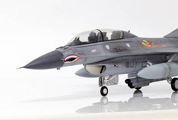 F-16B_Flying-Tiger_004.jpg F-16B_Flying-Tiger_004.jpg