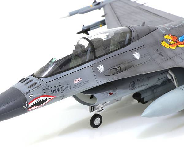 F-16B_Flying-Tiger_005.jpg F-16B_Flying-Tiger_005.jpg