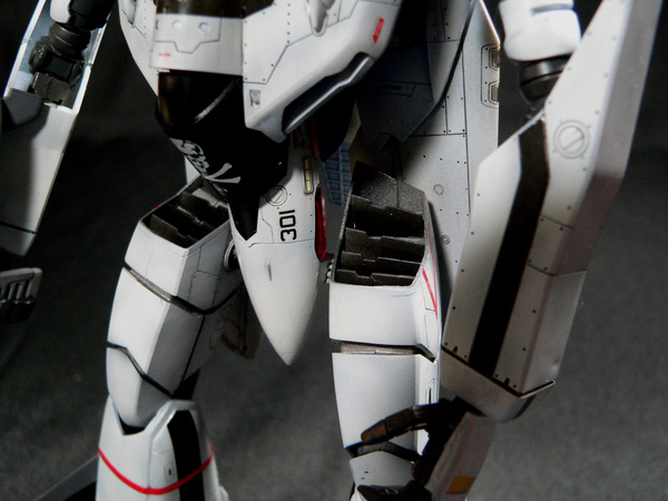 VF-0S battroid-011.jpg