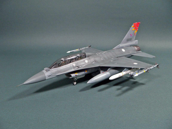 F-16B 002.jpg