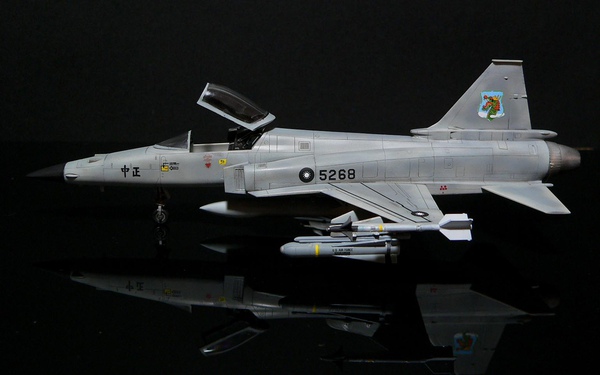 F-20 Hasegawa 1-72 ROCAF -016.jpg