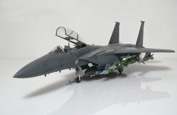 Academy F-15E 1-72_002.jpg