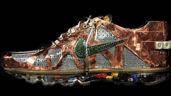 xlarge_air-max-2011-sculpture-011.jpg